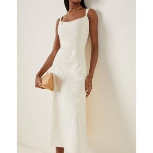 Markarian Thyia Size 4 NWOT